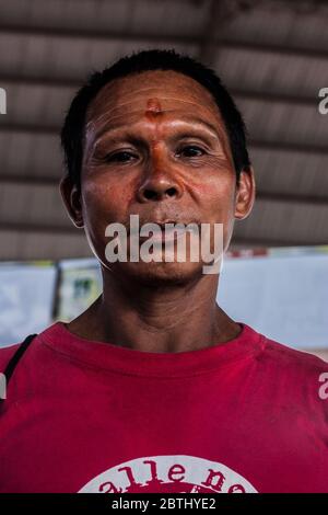 Guaviare, Kolumbien. Felipe ist Jäger, Fischer und Anführer des alten Nukak Maku Stammes. Er und sein Stamm leben seit dem letzten Jahrhundert am Stadtrand von San José del Guaviare. Juli 13, 2017 Stockfoto