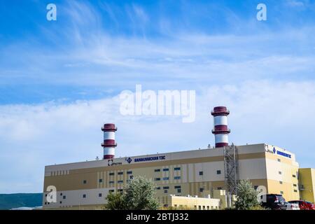 Balaklava, Republik Krim - 9. Juni 2019: Thermalkraftwerk Balaklava. Neues Kraftwerk. Stockfoto