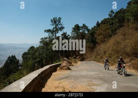 Fahrradfahrer im Nationalpark Cerro El Baúl (El Baul). Quetzaltenango (Xela), Guatemala. März 2019 Stockfoto