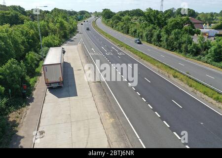 A/23 nach Brighton führt keine Autos, die wegen Covid19 in England auf Urlaub fahren Stockfoto