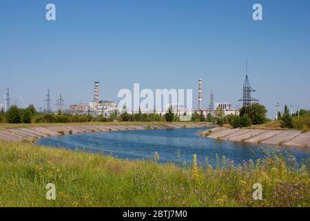 Pripyat, Tschernobyl, Ukraine - 29. Juli 2012: Allgemeines Bild des Kernkraftwerks Tschernobyl nach der Katastrophe, in dem Arbeiter normal arbeiten Stockfoto