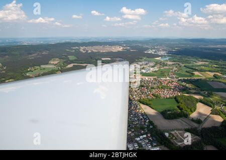 Blick aus dem Cockpit eines Segelflugzeugs Stockfoto