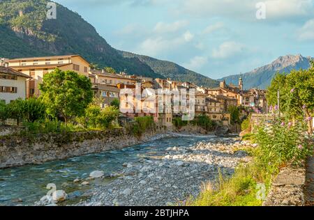 Fluss Mera in der historischen Altstadt von Chiavenna, Lombardei, Italien Stockfoto