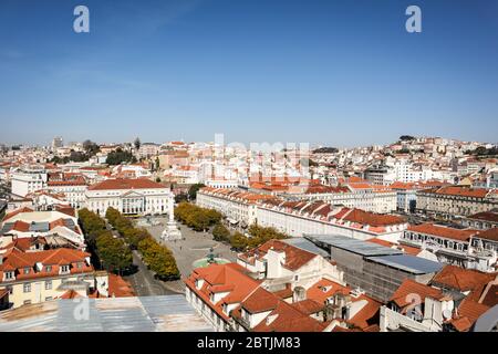 Lissabon ist Geschichte und Zeitgenossenschaft, alt und neu, hell und dunkel, Realität und Magie. Stockfoto