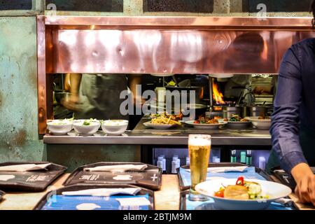 Lissabon ist Geschichte und Zeitgenossenschaft, alt und neu, hell und dunkel, Realität und Magie. Stockfoto