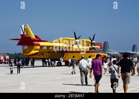 Canadair CL-215 auf der zweiten Airshow in Málaga, Andalusien, Spanien. Stockfoto