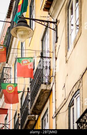 Lissabon ist Geschichte und Zeitgenossenschaft, alt und neu, hell und dunkel, Realität und Magie. Stockfoto