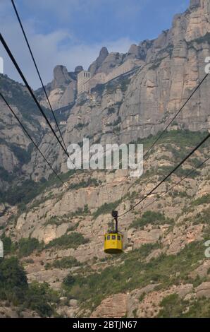 Die Geschichte der Aeri de Montserrat. Die Seilbahn vom Fuße des Montserrat-Berges zum Kloster Montserrat wurde 1930 in Betrieb genommen. Stockfoto