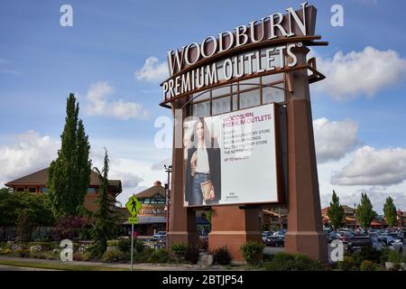 Woodburn Premium Outlets, ein Outlet-Einkaufszentrum in Woodburn, Oregon, wurde am Memorial Day Wochenende wiedereröffnet, nachdem es während der COVID-19-Pandemie für mehr als 2 Monate geschlossen hatte. Stockfoto