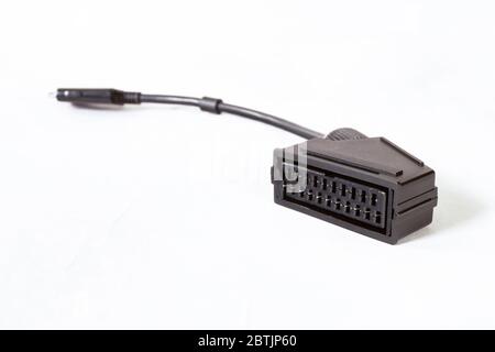 SCART-Anschluss isoliert auf weiß. Der schwarze Adapter für Videosignal. Stockfoto