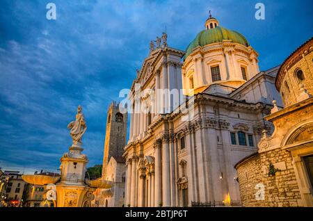 Kathedrale Santa Maria Assunta, Duomo Nuovo und Duomo Vecchio La Rotonda, Neue und Alte Kathedrale römisch-katholische Kirche, Piazza Paolo VI Platz, Brescia Stadtzentrum historischen Zentrum, Lombardei, Norditalien Stockfoto