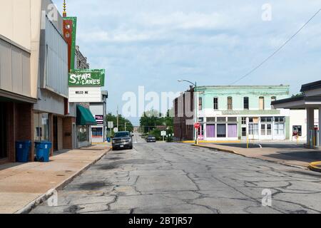 Carthage, Missouri, USA - 6. Juli 2014: Blick auf eine Straße in der Stadt Carthage im US-Bundesstaat Missouri. Stockfoto