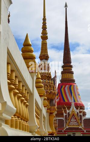 Stupas im Wat That in Khon Kaen Stockfoto