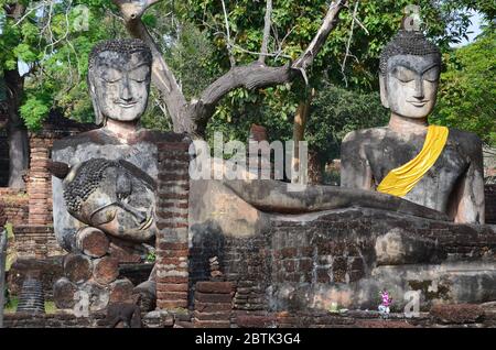 Schlafender Buddha im Wat Phra Kaew in Kamphaeng Phet Stockfoto