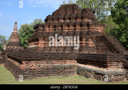 Ruinen der ehemaligen Ordinationshalle des Wat Phra Kaew in Kamphaeng Phet Stockfoto