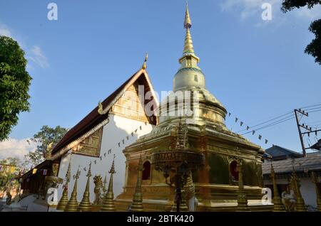 Goldener Chedi von Wat Phra Singh in Chiang Rai Stockfoto