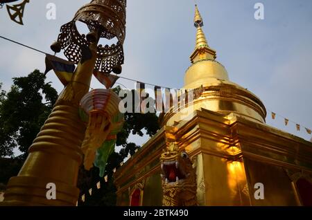 Goldener Chedi von Wat Phra Singh in Chiang Rai Stockfoto