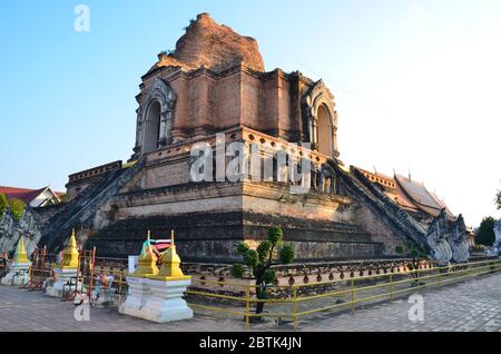 Ruinen von Phra That Chedi Luang - einst der größte Chedi in Chiang Mai Region Stockfoto