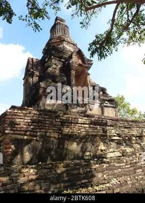 Ruinen des Wat Khao Phra bat Noi, einem schönen kleinen Tempel außerhalb des historischen Parks von Sukhothai Stockfoto