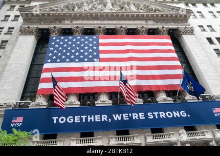 New York, NY - 26. Mai 2020: Blick auf die New York Stock Exchange am ersten Tag der Wiedereröffnung des Börsenparkett Stockfoto