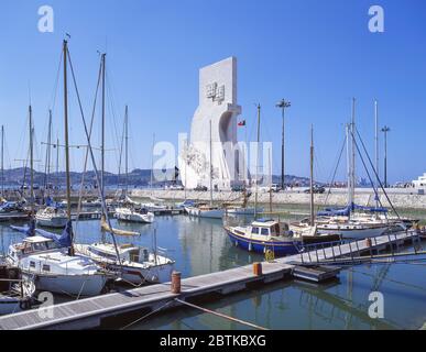 Denkmal für die Entdeckungen (Padrao dos Descobrimentos) von Doca de Belem Marina, Belem District, Lissabon, Portugal Stockfoto