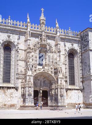 Eingang zum Manueline-Portal, Kloster Jerónimos (Mosteiro dos Jeronimos), Bezirk Belem, Lissabon, Portugal Stockfoto
