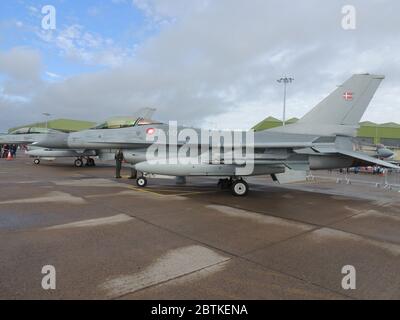 E-607, eine Lockheed Martin F-16AM Fighting Falcon, die von der Royal Danish Air Force betrieben wird, auf statischer Anzeige bei RAF Leuchars im Jahr 2013. Stockfoto