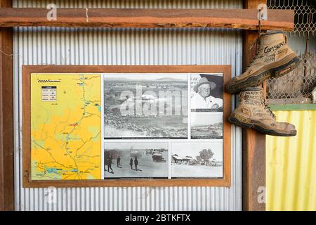 Erinnerungsstücke zur Geschichte des alten Barrow Creek Pub, einem Outback Pub, der 1932 im Northern Territory, NT, Australien gegründet wurde Stockfoto