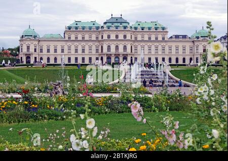 Das Schloss Belvedere in Wien wurde von 1712 bis 1723 erbaut und war ein Sommerhaus für Prinz Eugene von Savoyen. 1781 wurde es als Museum eröffnet. Stockfoto