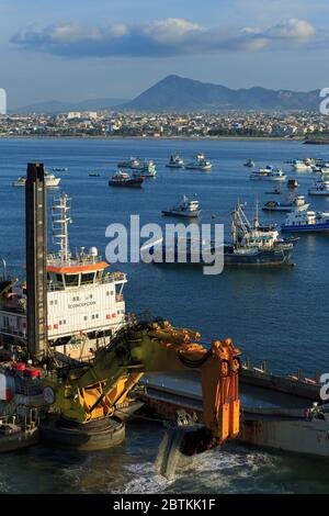 Bagger, Hafen von Manta, Provinz Manabi, Ecuador, Südamerika Stockfoto