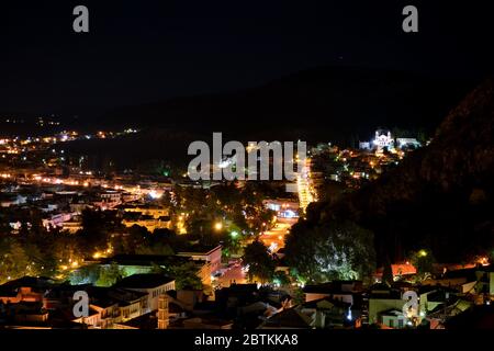 Blick von oben auf die Stadt Nafplio von den Mauern von Acronauplia. Stockfoto