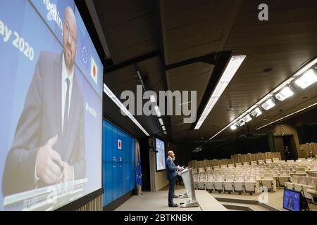 (200527) -- BRÜSSEL, 27. Mai 2020 (Xinhua) -- Charles Michel, Präsident des Europäischen Rates, nimmt an einer Pressekonferenz nach einem EU-Japan-Videokonferenz-Gipfel am EU-Hauptsitz in Brüssel, Belgien, am 26. Mai 2020 Teil. Die Staats- und Regierungschefs der Europäischen Union und Japans haben am Dienstag erklärt, dass globale Solidarität, Zusammenarbeit und wirksamer Multilateralismus erforderlich sind, um das Coronavirus zu besiegen. (Europäische Union/Handout über Xinhua) Stockfoto