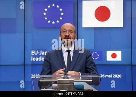 (200527) -- BRÜSSEL, 27. Mai 2020 (Xinhua) -- Charles Michel, Präsident des Europäischen Rates, nimmt an einer Pressekonferenz nach einem EU-Japan-Videokonferenz-Gipfel am EU-Hauptsitz in Brüssel, Belgien, am 26. Mai 2020 Teil. Die Staats- und Regierungschefs der Europäischen Union und Japans haben am Dienstag erklärt, dass globale Solidarität, Zusammenarbeit und wirksamer Multilateralismus erforderlich sind, um das Coronavirus zu besiegen. (Europäische Union/Handout über Xinhua) Stockfoto