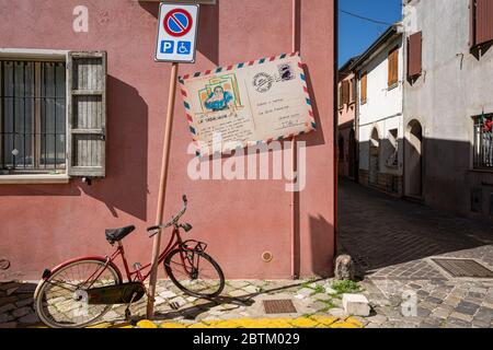 San Giuliano a Mare berühmt für seine von Fellini inspirierten Graffiti, Rimini, Emilia Romagna, Italien, Europa. Stockfoto