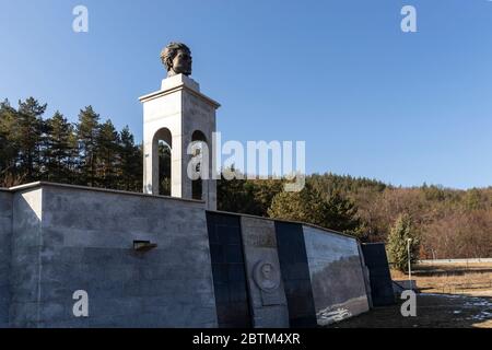 BUNOVO, BULGARIEN -25. JANUAR 2020: Denkmal für den bulgarischen Revolutionär und Nationalhelden Vasil Levski in der Nähe von Bunovo, Bulgarien Stockfoto