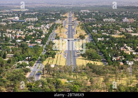 Blick auf Islamabad, von Daman-e-Koh, Garten auf dem Hügel. Margala Hills, Islamabad, Islamabad Capital Territory, Pakistan, Südasien, Asien Stockfoto