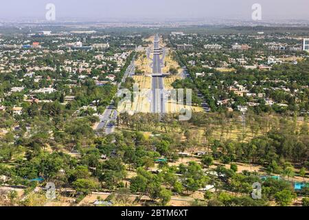 Blick auf Islamabad, von Daman-e-Koh, Garten auf dem Hügel. Margala Hills, Islamabad, Islamabad Capital Territory, Pakistan, Südasien, Asien Stockfoto