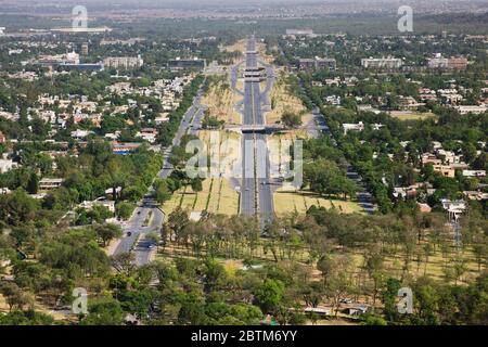 Blick auf Islamabad, von Daman-e-Koh, Garten auf dem Hügel. Margala Hills, Islamabad, Islamabad Capital Territory, Pakistan, Südasien, Asien Stockfoto