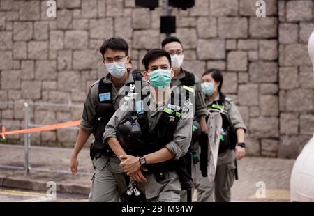 Hongkong, CHINA. Mai 2020. Team von Bereitschaftspolizei führen Patrouillendienst außerhalb Zentralregierung Büros.Mai-27, 2020 Hongkong.ZUMA/Liau Chung-ren Kredit: Liau Chung-ren/ZUMA Wire/Alamy Live News Stockfoto