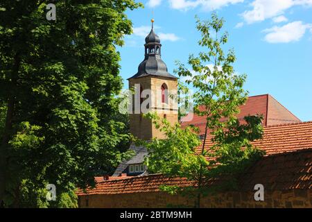 Stadt Bad Rodach, Oberfranken, Bayern, Deutschland / , evangelisch-lutherische Stadtpfarrkirche St. Johannis und Reste der alten Stadtmauer, Bad Stockfoto