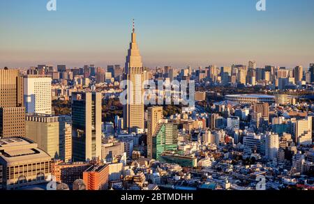 Japan, Tokyo NTT Docomo Tower und Zentral-Tokio Stockfoto