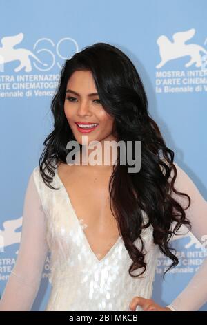 VENEDIG, ITALIEN - SEPTEMBER 06: Lovi Poe besucht die Fotokunst "Dein Schoß" während des 69. Filmfestivals von Venedig am 6. September 2012 in Venedig, Italien. Stockfoto