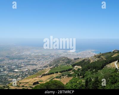 Ein Blick von erice über die Westküste siziliens Stockfoto