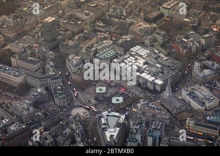 Luftaufnahme des Trafalgar Square in London in der Dämmerung Stockfoto