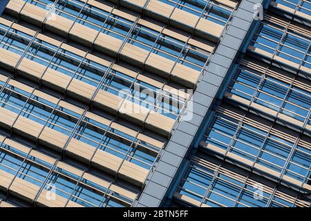 Architektonische Details des Riverside House an der Southwark Bridge Road, am Südufer der Themse in London, England Stockfoto