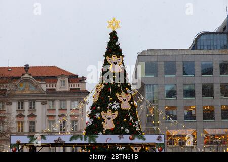 Weihnachtsbaum auf dem Wenzelsplatz in Prag Tschechische Republik Stockfoto