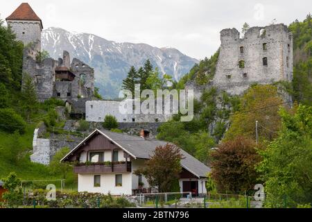 Burgruine Kamen, Radovljica, Slowenien Stockfoto