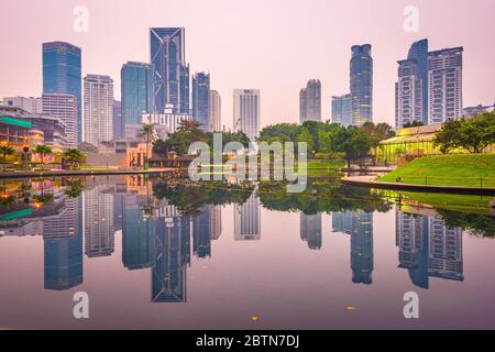 Kuala Lumpur, Malaysia Stadtbild in den Abend. Stockfoto