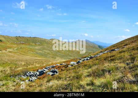 Polnische Berge Nationalpark Bieszczady im Herbst, Polonina Welinska. Karpaten in Polen Stockfoto