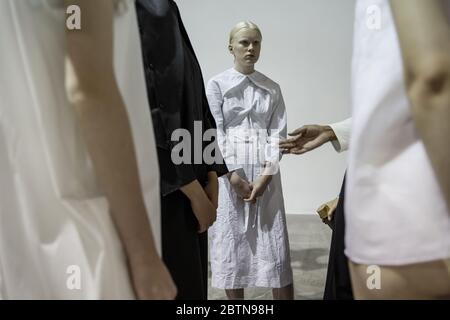 KIEW, UKRAINE - 02. SEPTEMBER 2019: Backstage DZHUS Show während der Ukrainischen Fashion Week Frühjahr/Sommer 2020. Tag 3. Stockfoto